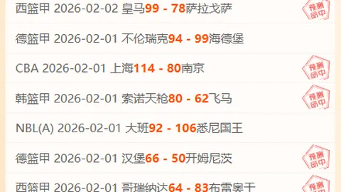 阿森纳辉煌对决：当代精英与足球巨星共铸壮观TIFO，同城巅峰争霸一触即发！